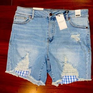 Judy Blue gingham blue and white pockets!